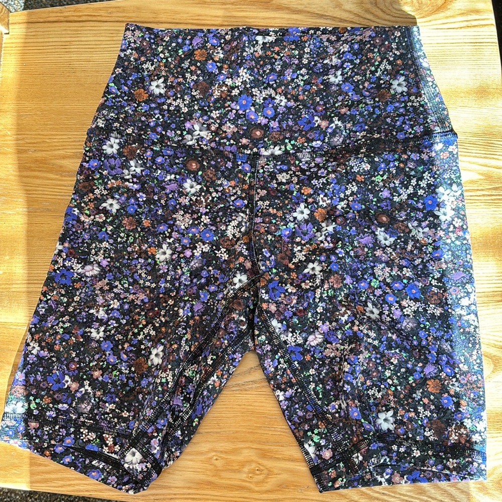 Lululemonn size 4 6” inseam biker shorts